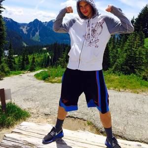 Meet your Posher, Ajas